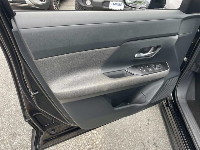 Used 2025 Nissan Kicks SV AWD/4WD image 19