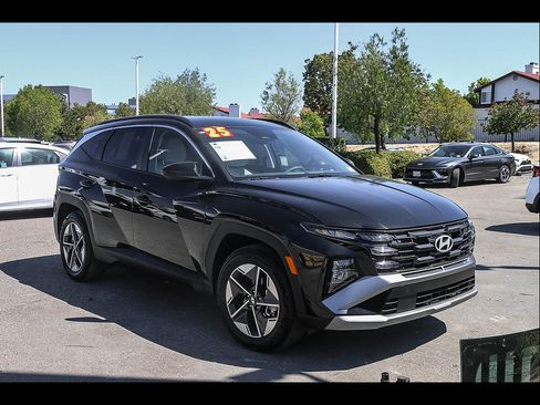 Certified 2025 Hyundai Tucson SEL FWD image 3