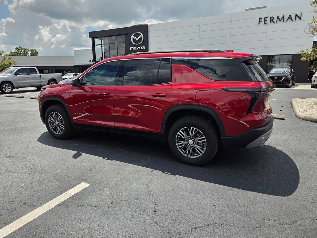 Used 2024 Chevrolet Traverse LT w/ Trailering Package AWD/4WD image 11