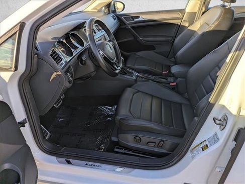 Used 2017 Volkswagen Golf SE image 17