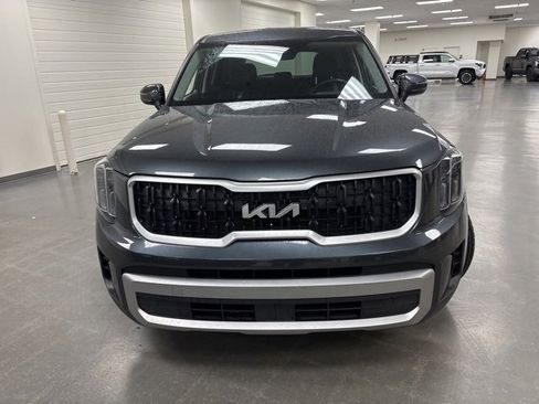 Used 2023 Kia Telluride LX image 2