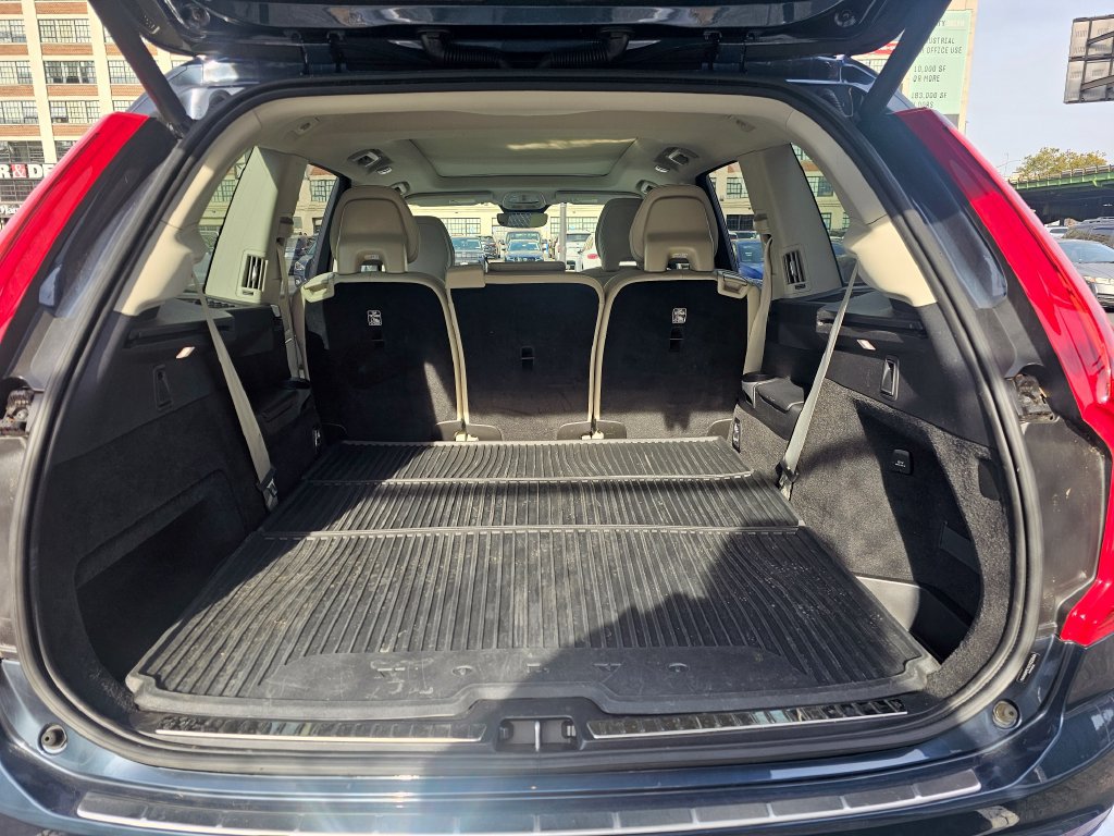 Certified 2025 Volvo XC90 T8 Plus w/ Protection Package Premier AWD/4WD image 30
