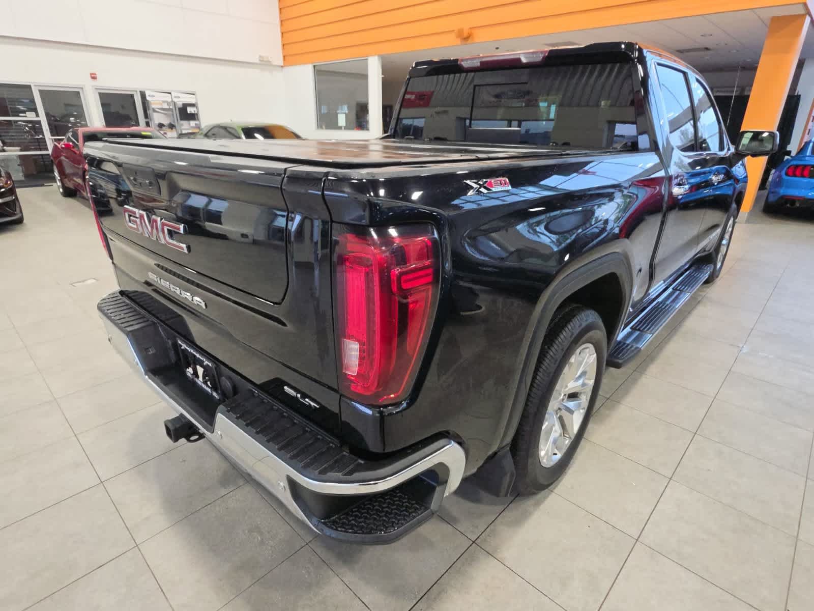 Used 2019 GMC Sierra 1500 SLT w/ SLT Premium Plus Package AWD/4WD image 7