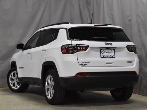 Used 2024 Jeep Compass Latitude image 7