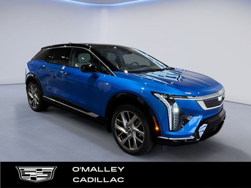 New 2026 Cadillac Optiq Luxury 2 image 7