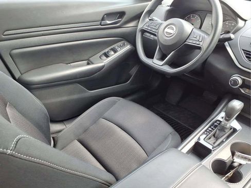 Used 2025 Nissan Altima 2.5 S FWD image 9