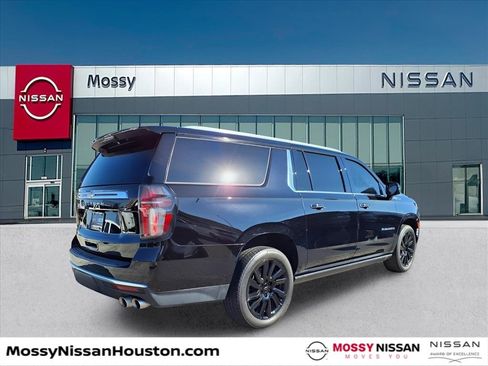 Used 2021 Chevrolet Suburban High Country w/ Premium Package image 7