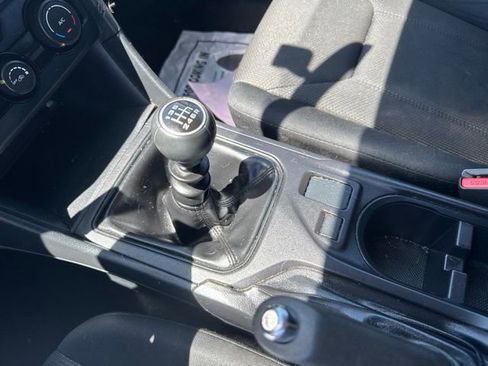 Used 2019 Subaru Crosstrek 2.0i AWD/4WD image 18