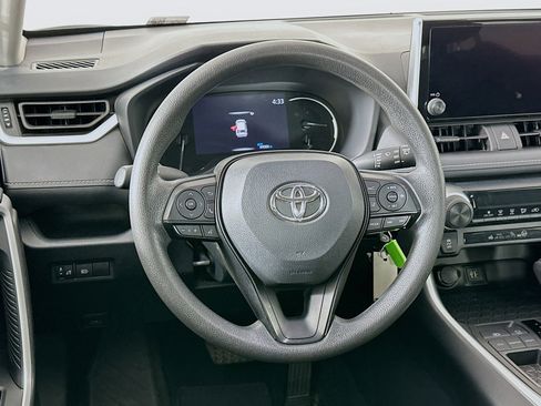 Used 2023 Toyota RAV4 LE image 17