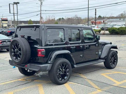 Used 2022 Jeep Wrangler Unlimited Sahara w/ Cold Weather Group image 5