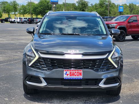 Used 2023 Kia Sportage EX image 2