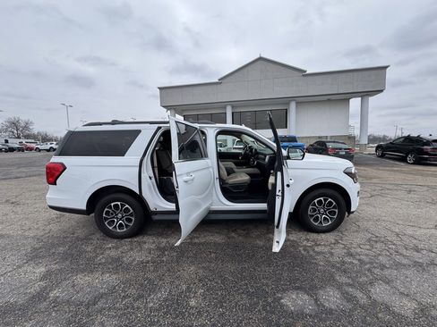 Used 2024 Ford Expedition Max XLT image 8
