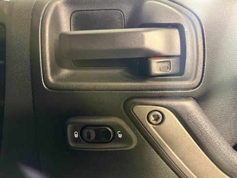 Used 2018 Jeep Wrangler Unlimited Sport S AWD/4WD image 29