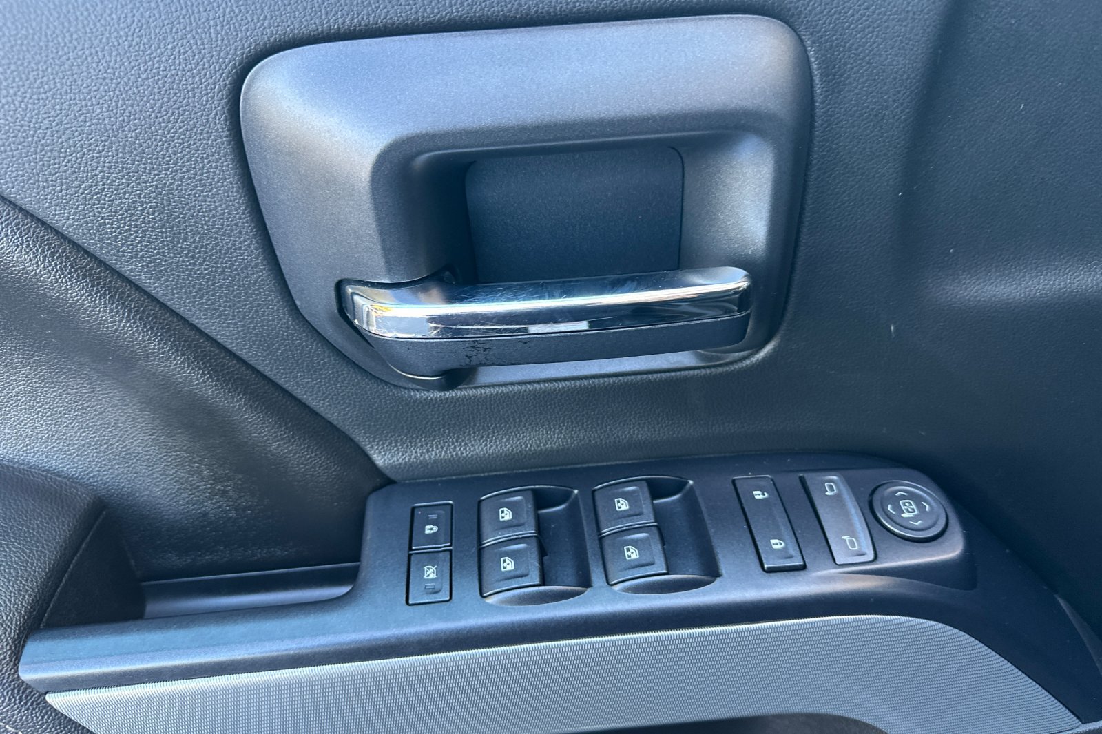 Used 2017 Chevrolet Silverado 1500 LT w/ All Star Edition AWD/4WD image 11