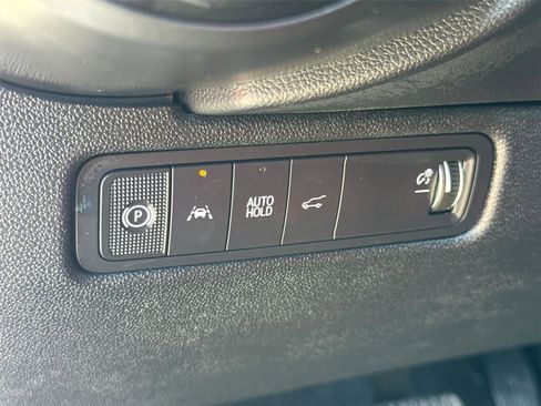 Used 2025 Chevrolet Equinox EV RS image 29