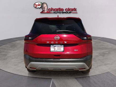 Used 2023 Nissan Rogue SV w/ SV Premium B Package image 4