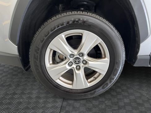 Used 2021 Toyota RAV4 LE w/ Carpet Mat Package (TMS) image 12