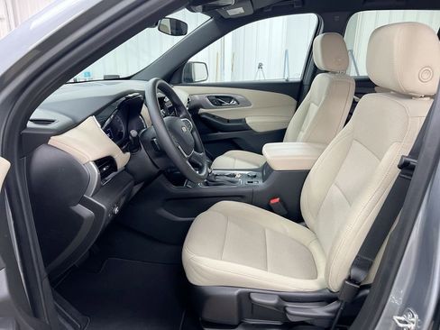Used 2023 Chevrolet Traverse LS image 18