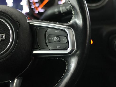 Used 2021 Jeep Gladiator Overland AWD/4WD image 13