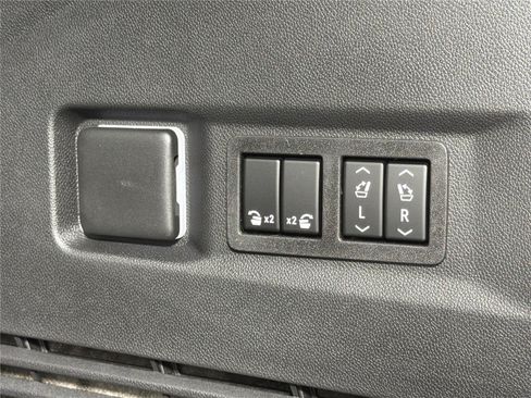 New 2026 GMC Yukon AT4 Ultimate AWD/4WD image 18