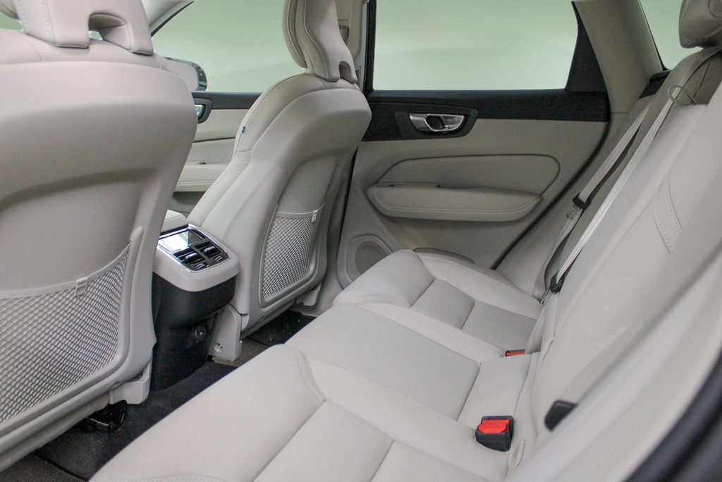 Certified 2026 Volvo XC60 B5 Ultra w/ Protection Package Premier AWD/4WD image 28
