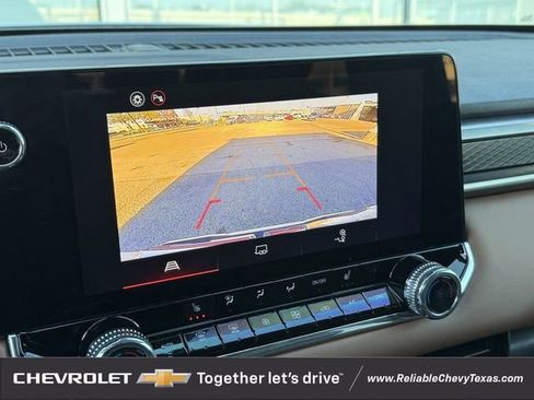 Certified 2025 GMC Canyon AT4 w/ LPO, Off Road Lift Package image 26