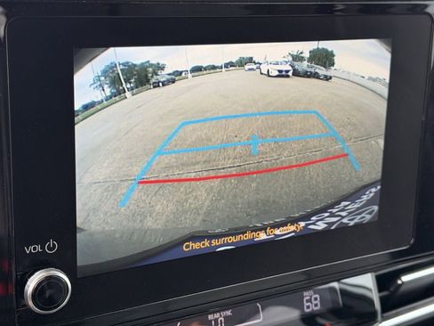 Used 2025 Toyota Sienna LE FWD image 19