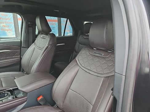 Used 2025 Ford Explorer Platinum w/ LUX Leather Package AWD/4WD image 33