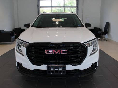 Used 2023 GMC Terrain SLT w/ Elevation Edition FWD image 13