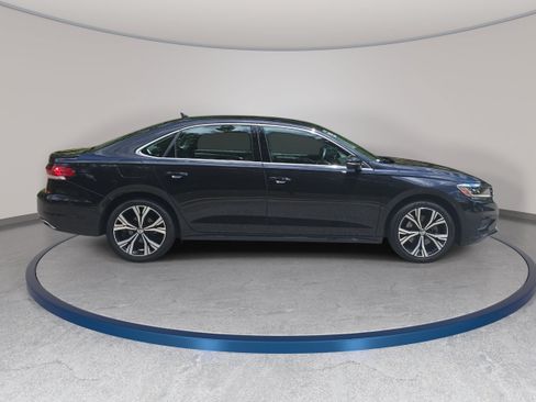 Used 2021 Volkswagen Passat 2.0T SE FWD image 4