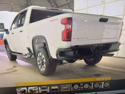Used 2023 Chevrolet Silverado 2500 Custom w/ Custom Convenience Package image 8