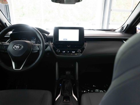 Used 2024 Toyota Corolla Cross AWD Hybrid w/ Moonroof Package image 20