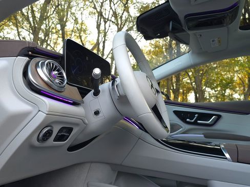 Used 2022 Mercedes-Benz EQS 450+ Sedan image 29