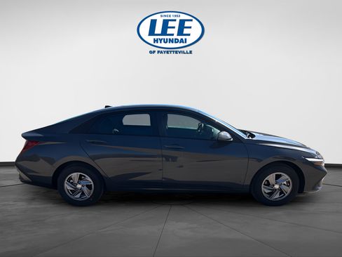 Certified 2026 Hyundai Elantra SE FWD image 2