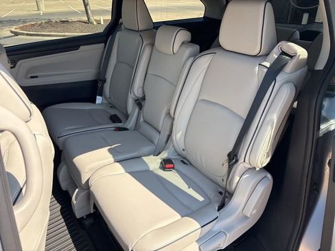New 2026 Honda Odyssey Touring image 11