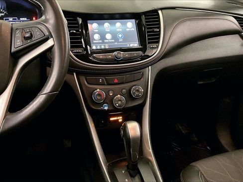 Used 2019 Chevrolet Trax LT w/ LT Convenience Package image 6