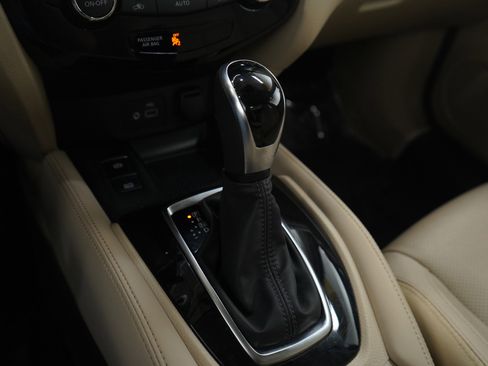 Used 2020 Nissan Rogue SL w/ Premium Package image 24