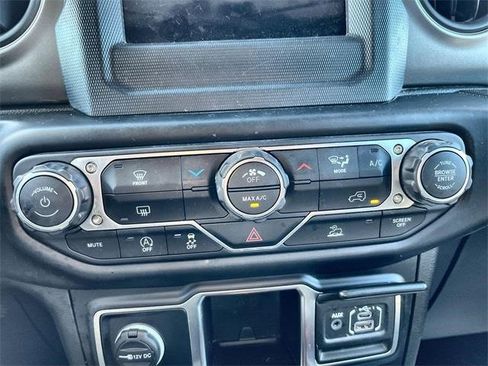 Used 2022 Jeep Gladiator Sport image 27