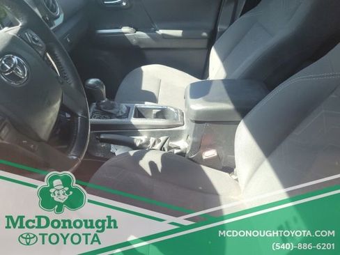 Used 2018 Toyota Tacoma TRD Off-Road image 10