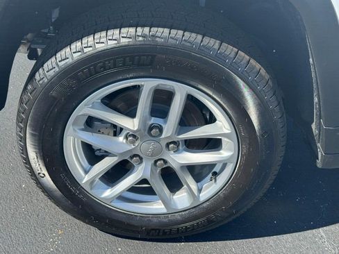 New 2026 Jeep Grand Cherokee Laredo image 3