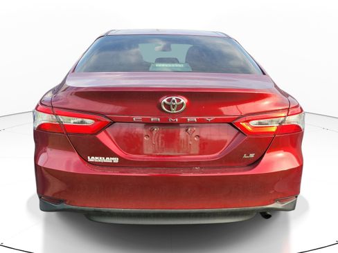 Used 2018 Toyota Camry LE w/ Convenience Package FWD image 4