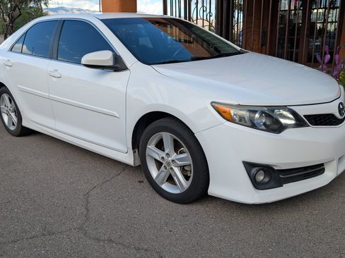 Used 2012 Toyota Camry SE image 1