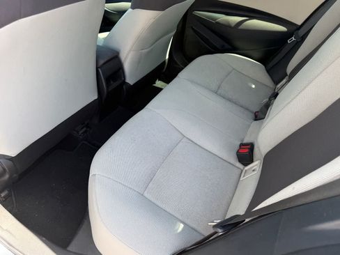 Used 2021 Toyota Corolla LE w/ Carpet Mat Package (TMS) FWD image 9