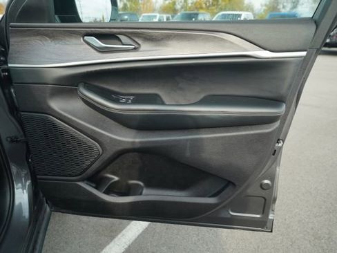 Used 2023 Jeep Grand Cherokee L Limited image 20