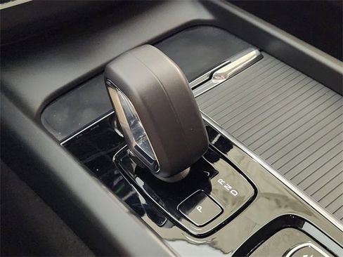 Used 2025 Volvo XC60 B5 Core image 20