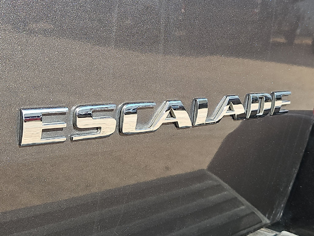 Used 2011 Cadillac Escalade Luxury RWD image 14