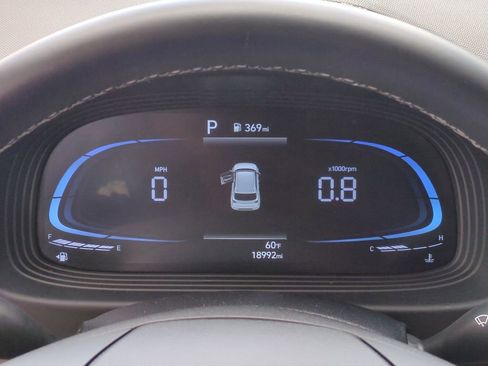 Used 2025 Hyundai Venue SEL FWD image 14