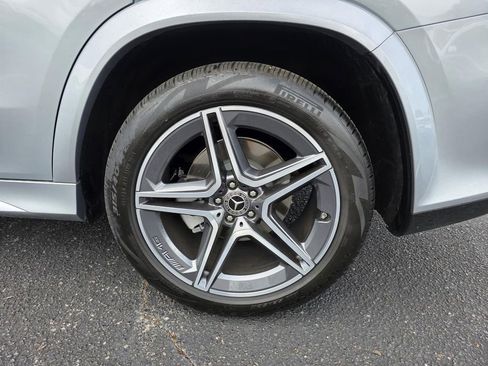 Certified 2025 Mercedes-Benz GLS 450 4MATIC image 11