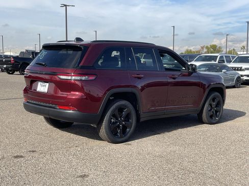 New 2025 Jeep Grand Cherokee Limited w/ Black Appearance Package image 5