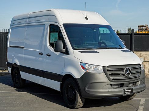 New 2025 Mercedes-Benz Sprinter 2500 image 3